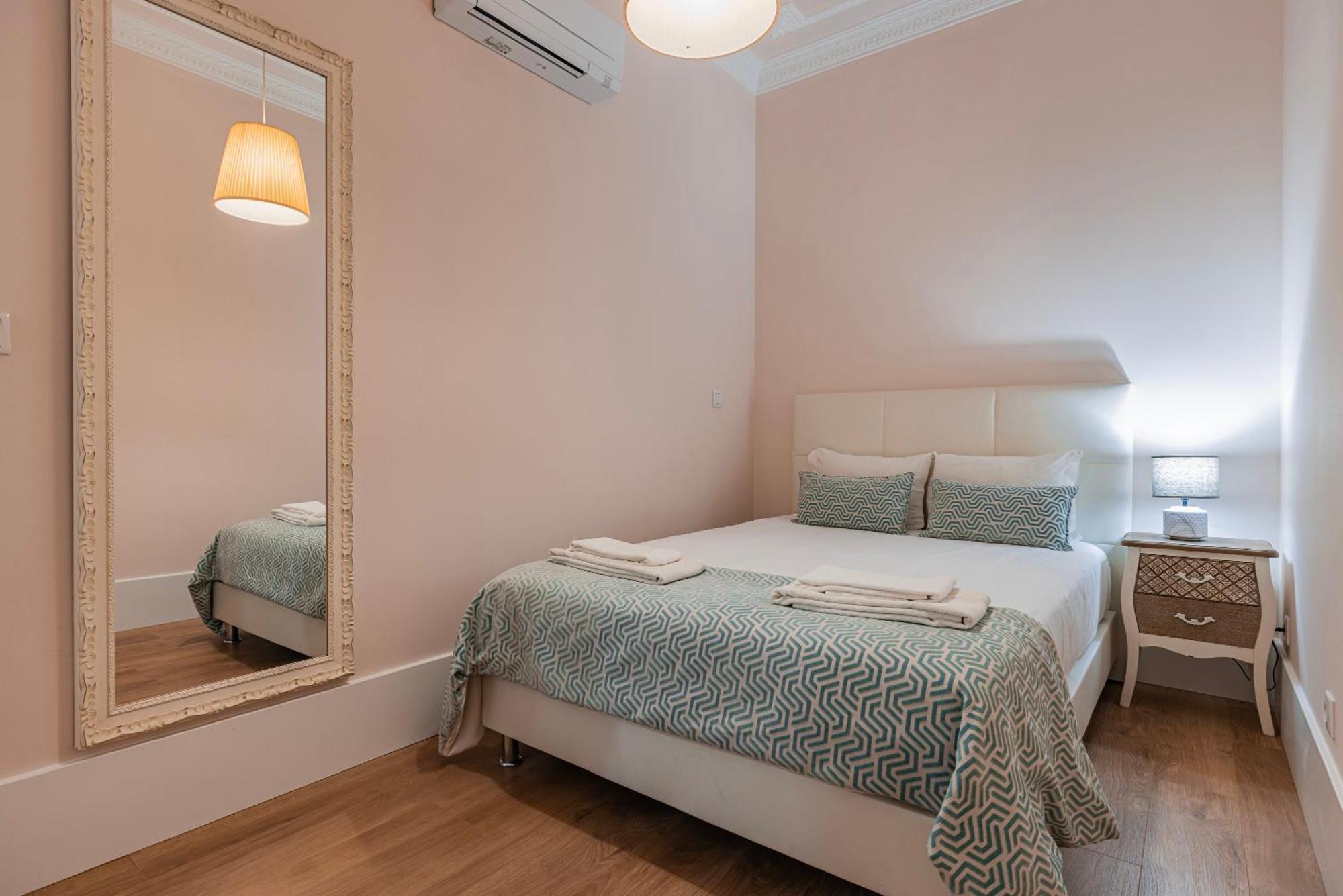 Apartamento Moderno Com Terraco リスボン エクステリア 写真